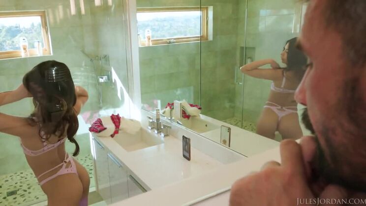 Latina Xxlayna Marie Can't Handle Manuel's Fat Cock