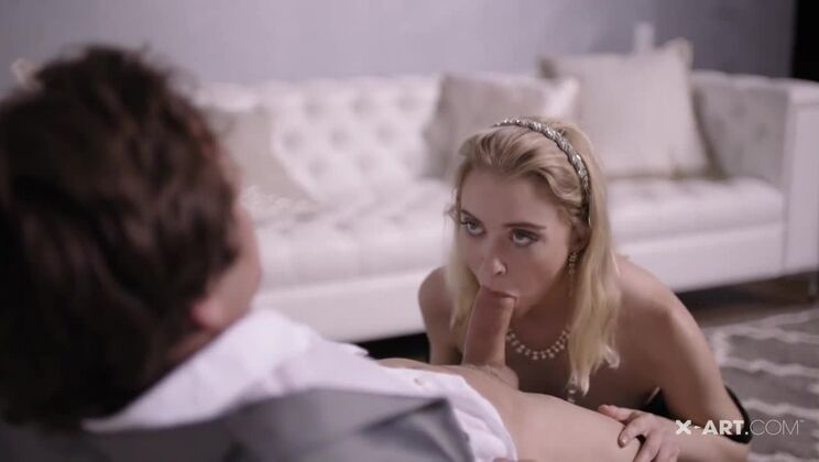 Blonde Beauty Chloe’s Couture Handjob