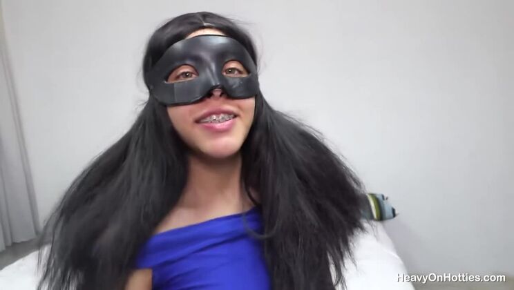 [HeavyOnHotties] - Canela Mask’s Brunette Shit Scene Close - Dayana