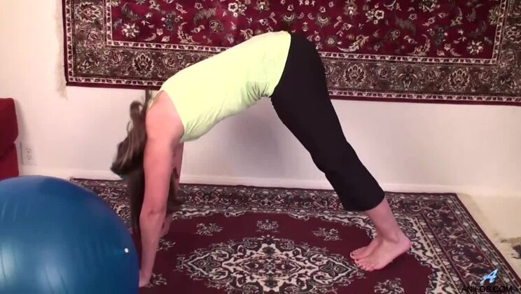 Tiffany Owens - Alone in the Gym