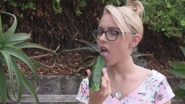 [FTVGirls] - Chloe The Portuguese Tourist Flashes Her Blonde Pussy