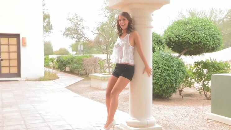 Nudist Beauty Presley