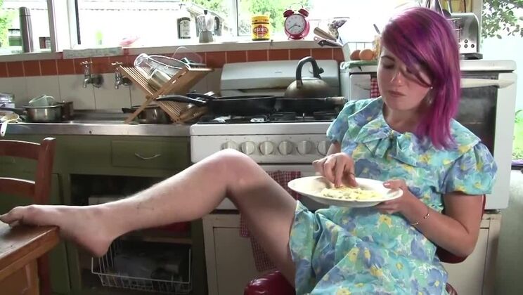 Lilith's Hot Toy Play in Kitchen