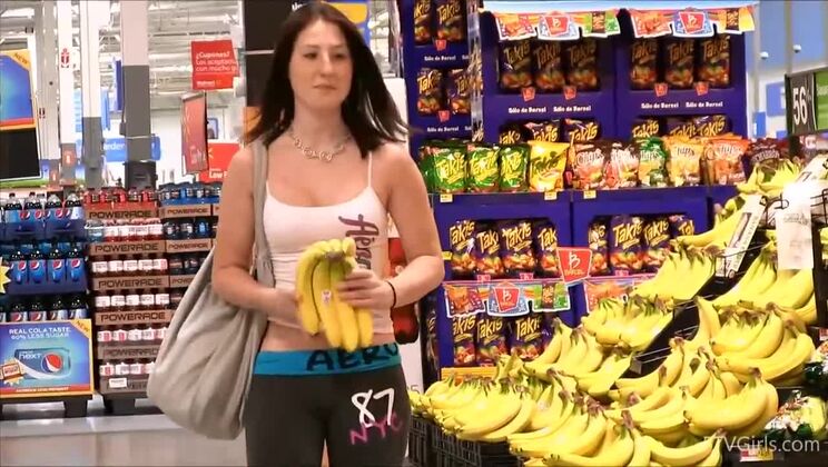 Nudist Teenager Veronika in Solo Fingering