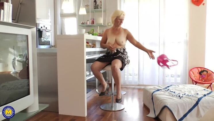 [Mature.nl] - Solo Wet Encounter with Janice, the Mature Blonde - Janice