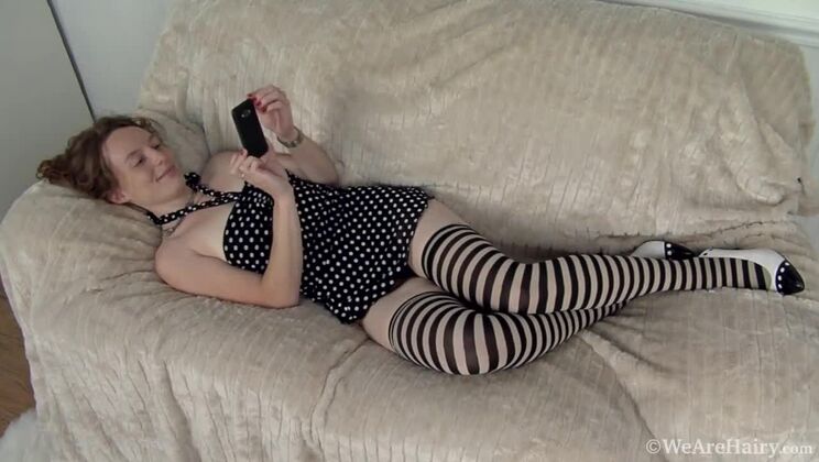 Small Tits Ana Molly Plays With Her Fingers