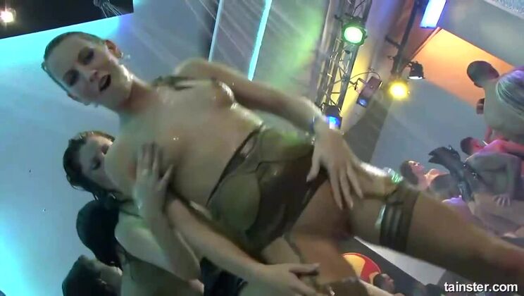 [Tainster] - Blonde & Brunette Babes in High Heels - Fashion Freaks Part 3