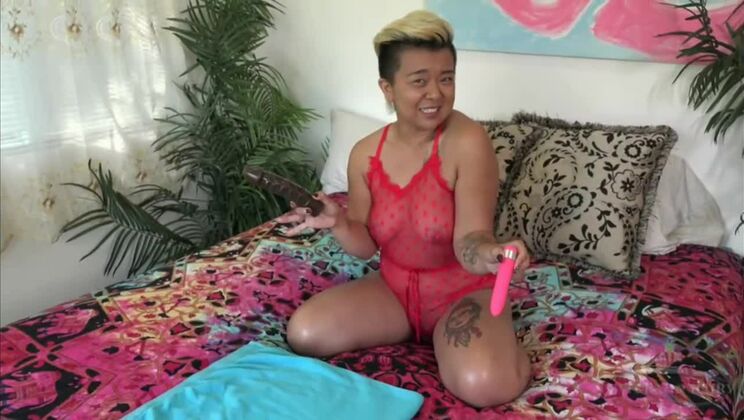 Lulu Sparkle Hairy Pussy with Toys