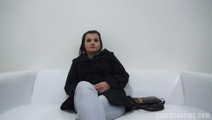 Czech Girl Nikola Plays