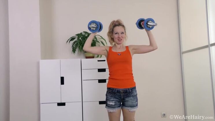 [WeAreHairy] - Naked Foxy, a Fitness and Beauty Icon