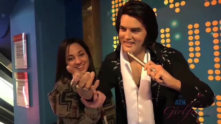 Amara Romani: Brunette Fun In The Shower