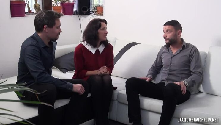 Big Tits Brunette MILF Leonie Gets Filthy