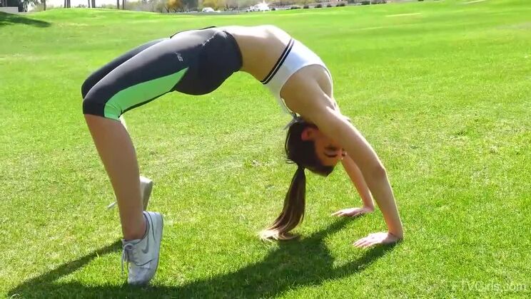 [FTVGirls] - Valentina Uses Sex Toys Solo