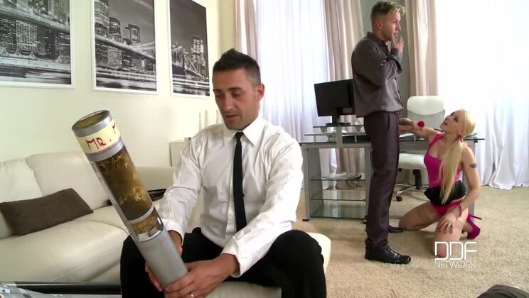 Lola Taylor's Fierce Fingering