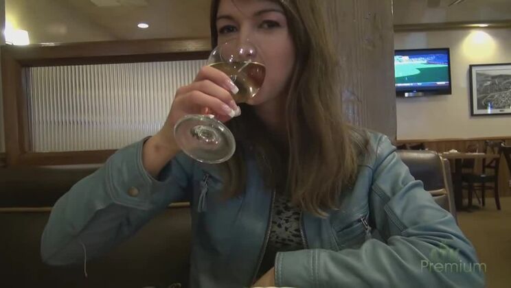 Shaved Brunette Susan Ayn's Amateur Date