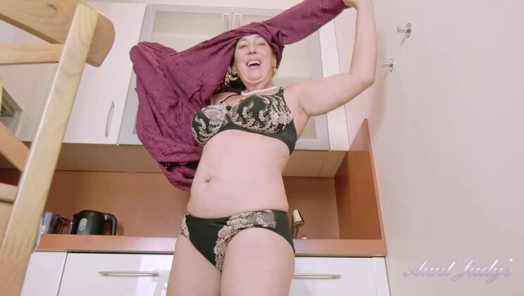 High Heels and Masturbation with Esmerelda