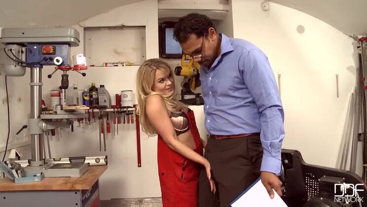 Barra Brass' Interracial Encounter with a Deepthroat Twist