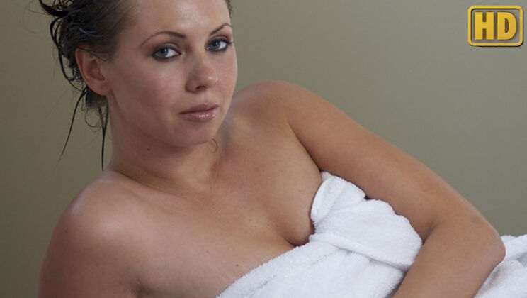 [SelfDesire] - Darla's Nice Wet Surprise - Darla