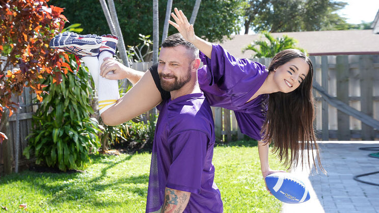 [ExxxtraSmall] - Freya's Half Time Fun