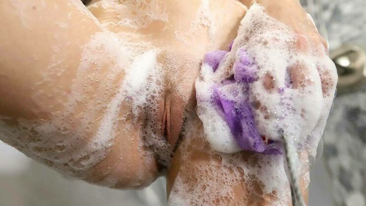 Josie’s Big Dick Experience – Rough & Messy