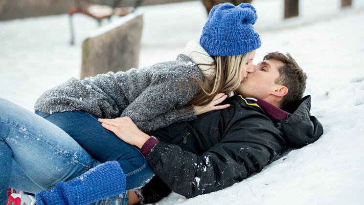 Gina Gerson gives sloppy blowjob and gets fingered