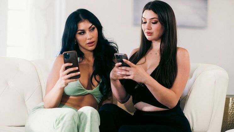 [Mommy'sGirl] - Queenie and Alyx's Lesbian Adventure - Alyx Star - Queenie Sateen