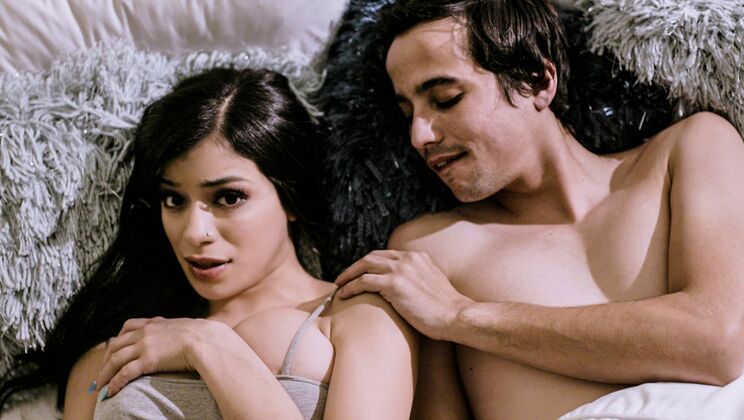 Natural Tits Teen Savannah Sixx Gets Face Fucked Hard