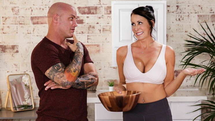 Pierce Gets Lucky with Foxx!