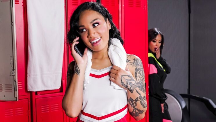 [Brazzers] - Pussy Licking and Ass Licking in the Locker Room - Honey Gold - Kaylani Lei