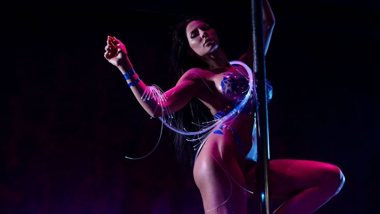 Blowjob and Facial with Busty Madison Ivy