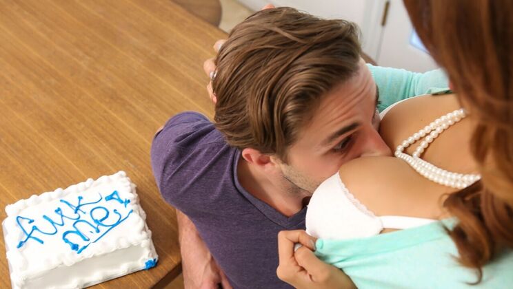 Isis Love's Birthday Blowjob and Fuck