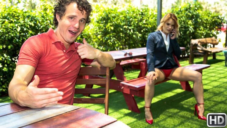 Outdoor Cumshot and Facial Fun