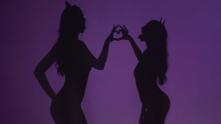 Throwing Shade with Big Naturals