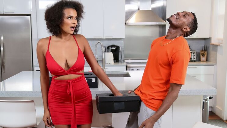 Athletic Brunette Girlfriend’s Facial and Cumshot