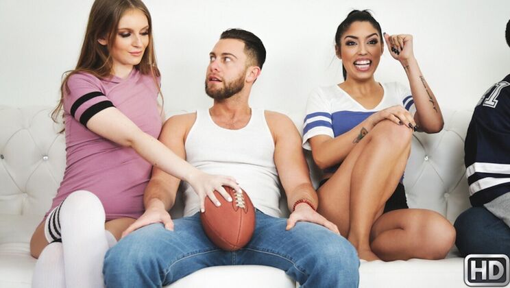 Double Blowjob Party with Athletic Girls