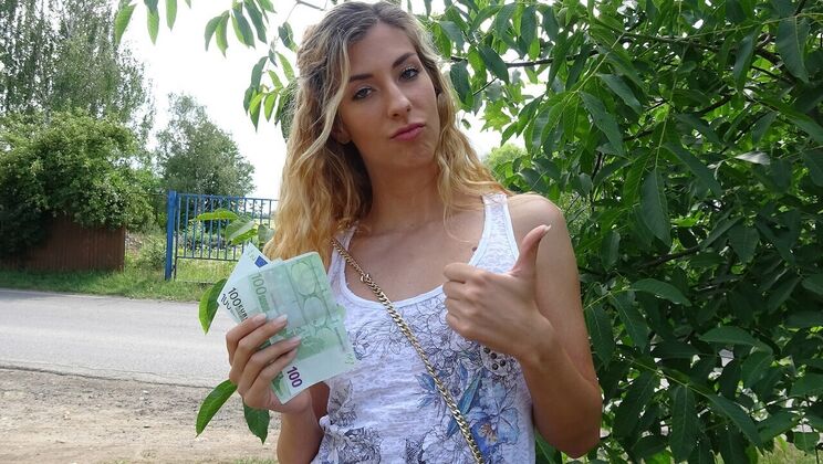 [PublicAgent] - Outdoor Amateur Action with Shona