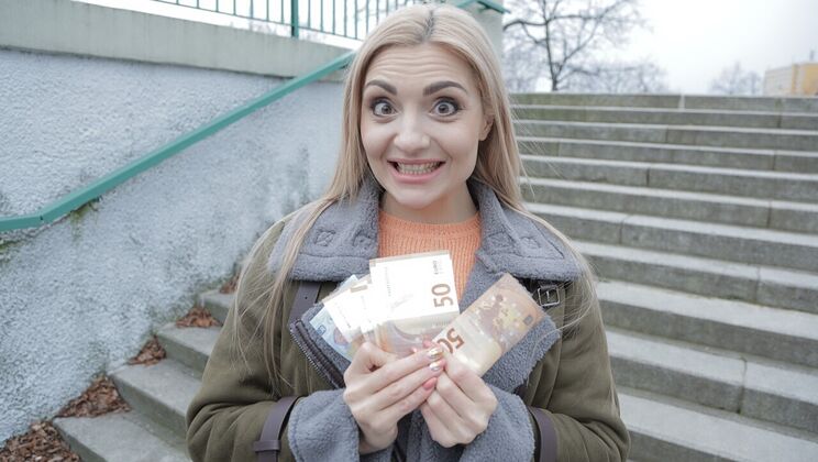 [PublicAgent] - Russian Beauty Gives Intense Blowjob Outdoor