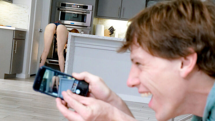 [GingerPatch] - Lauren Phillips Redhead Creepshots - Rion King - Lauren Phillips