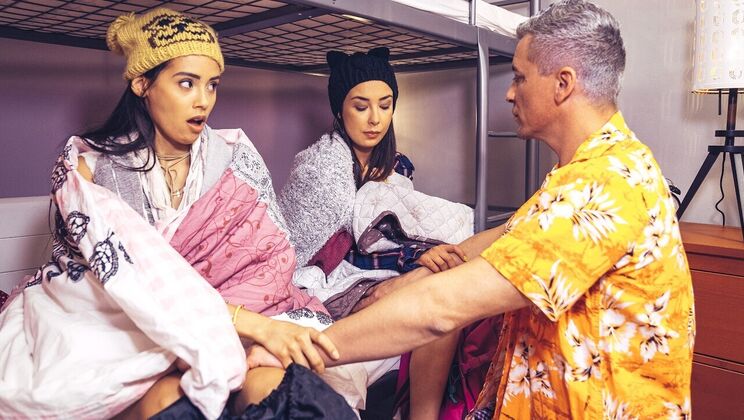 DeLuxe Interracial Threesome Experience