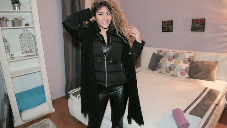 [PublicAgent] - POV Handjob with a Latina in a Hotel