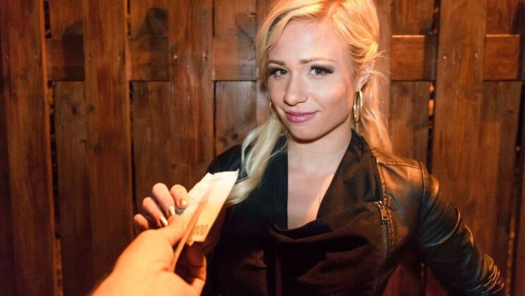 [PublicAgent] - Gabi Gold’s Paid Outdoor Blowjob