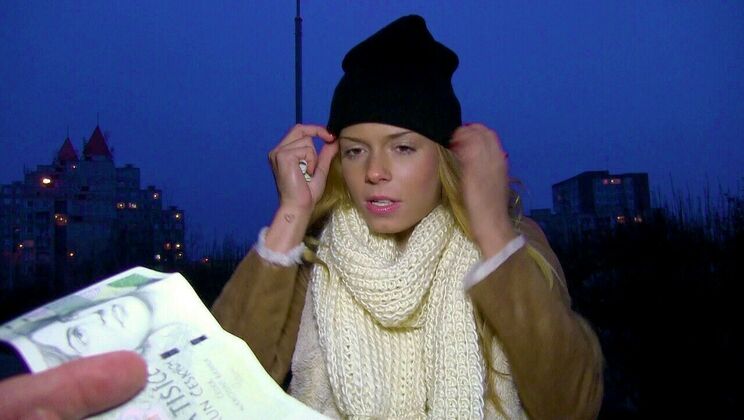 Chrissy Fox Sucks Dick of Stranger Man