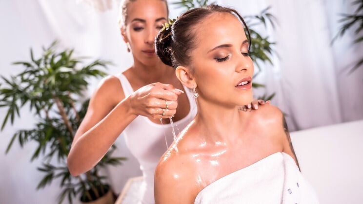 [MassageRooms] - Czech Lesbians with Big Tits Scissoring