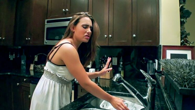 [IKnowThatGirl] - Cleaning Girl Gives Amazing Handjob