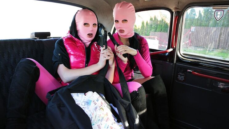 [FakeTaxi] - Fast & furious taxi threesome - FFM action in London - Kristof