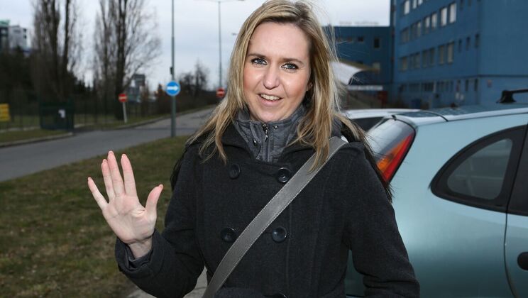 [PublicAgent] - Lina Cors Blowjob and Fuck in Auto - Lina Cors