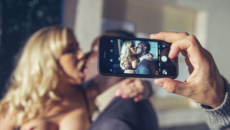 Brunette and Blonde: A Tale of Lust