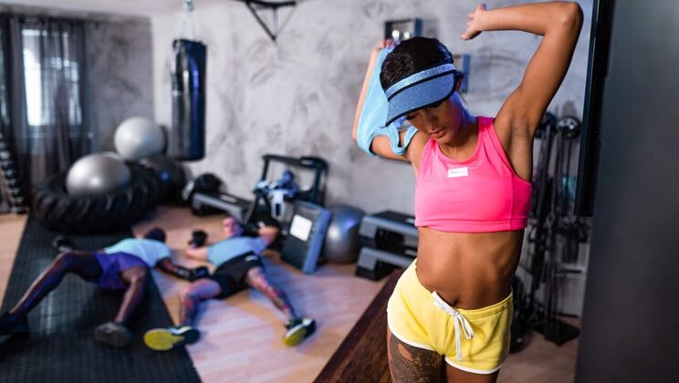 [FitnessRooms] - Interracial gangbang with teen in threesome