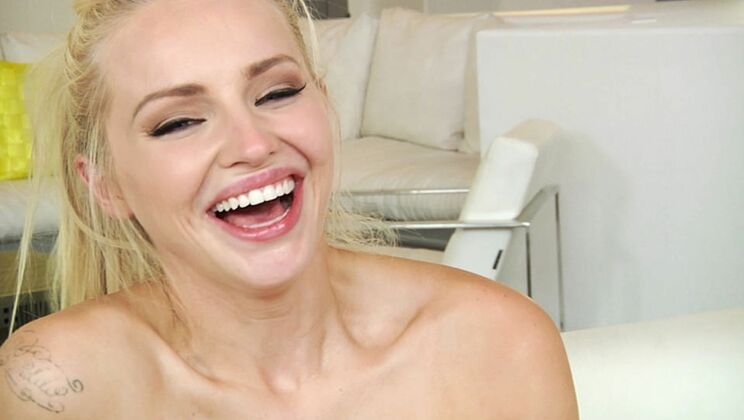 Blonde Staci Carr Gets Down and Dirty