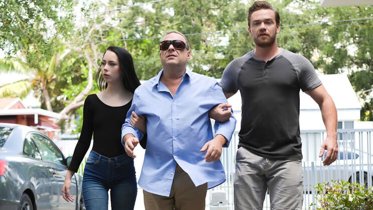 [FamilyStrokes] - Stepsister's Alluring Smell: A Fantasy - Kyle Mason - Bambi Black